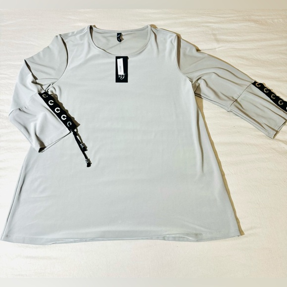 J.J top 🎃 - Picture 1 of 4